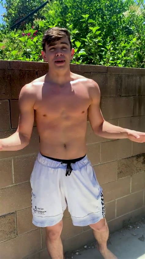 Hayes Grier was so incensed by haters on Will Griers latest Instagram photo that he went on the attack. . Hayes grier bulge